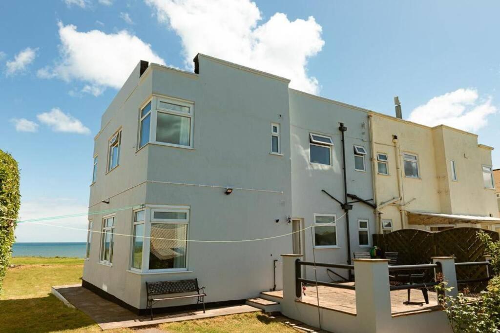 Beachfront Apartment - Ground Floor Apartment With Sea Views, Next To The Beach, Bridlington, North Yorkshire Bessingby Kültér fotó