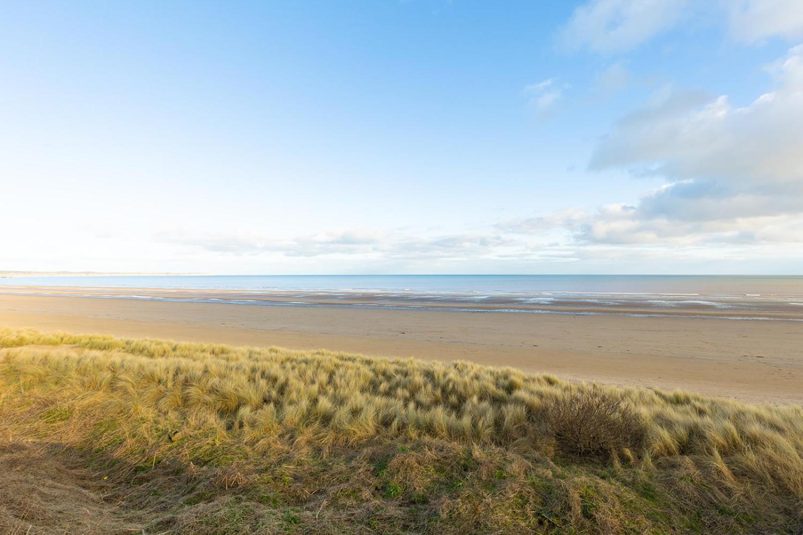 Beachfront Apartment - Ground Floor Apartment With Sea Views, Next To The Beach, Bridlington, North Yorkshire Bessingby Kültér fotó