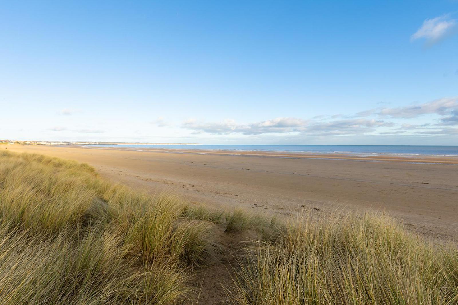 Beachfront Apartment - Ground Floor Apartment With Sea Views, Next To The Beach, Bridlington, North Yorkshire Bessingby Kültér fotó