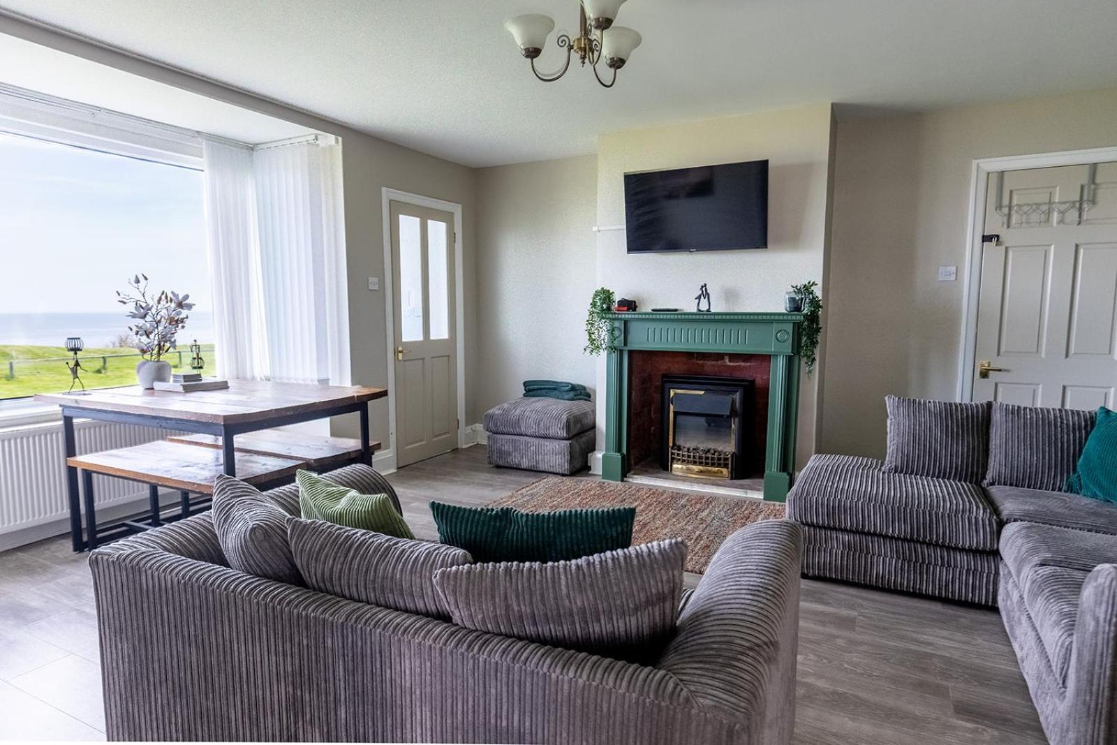 Beachfront Apartment - Ground Floor Apartment With Sea Views, Next To The Beach, Bridlington, North Yorkshire Bessingby Kültér fotó