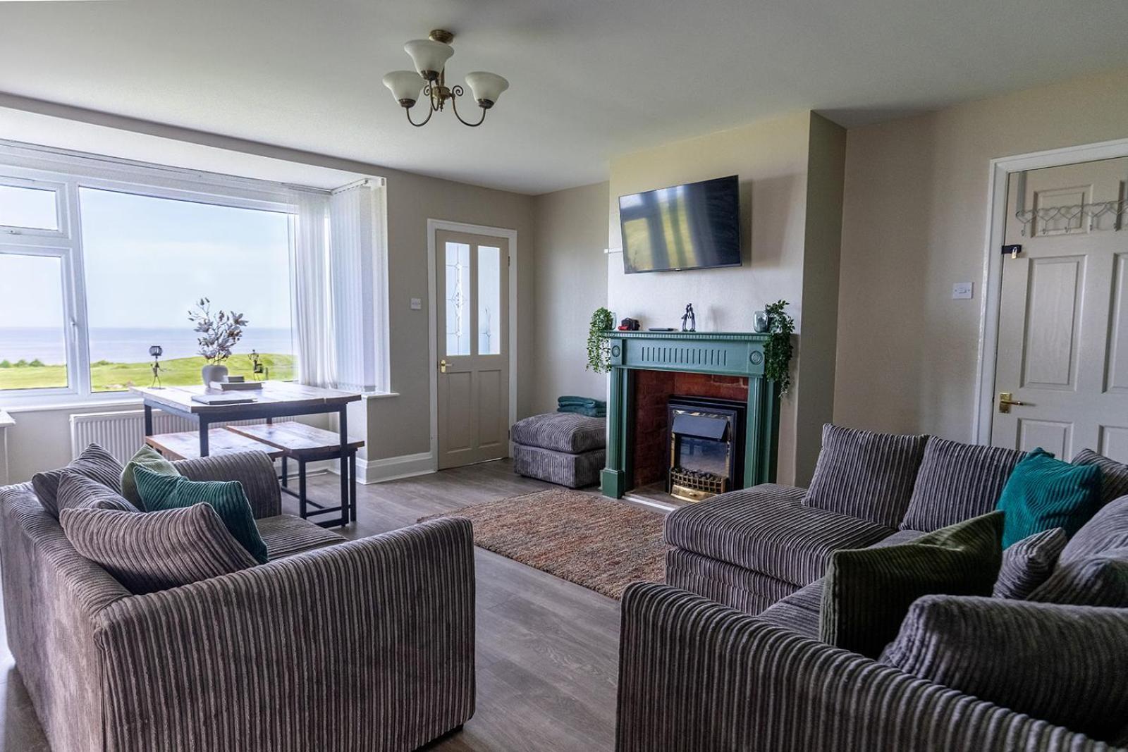 Beachfront Apartment - Ground Floor Apartment With Sea Views, Next To The Beach, Bridlington, North Yorkshire Bessingby Kültér fotó